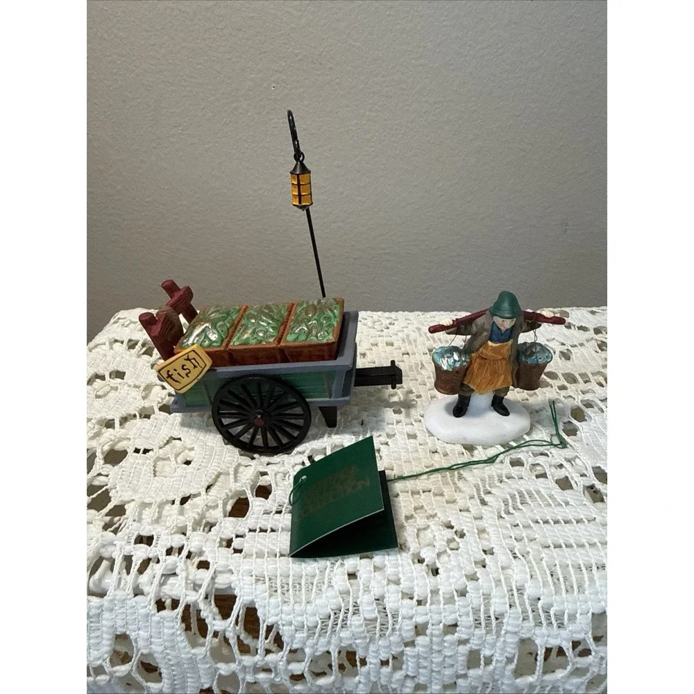DEPT 56 HERITAGE VILLAGE Dickens Accessory CHELSEA MARKET FISH MONGER and CART